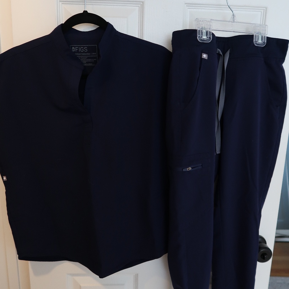 FIGS Navy Blue Rafaela Top and Zamora Joggers Set